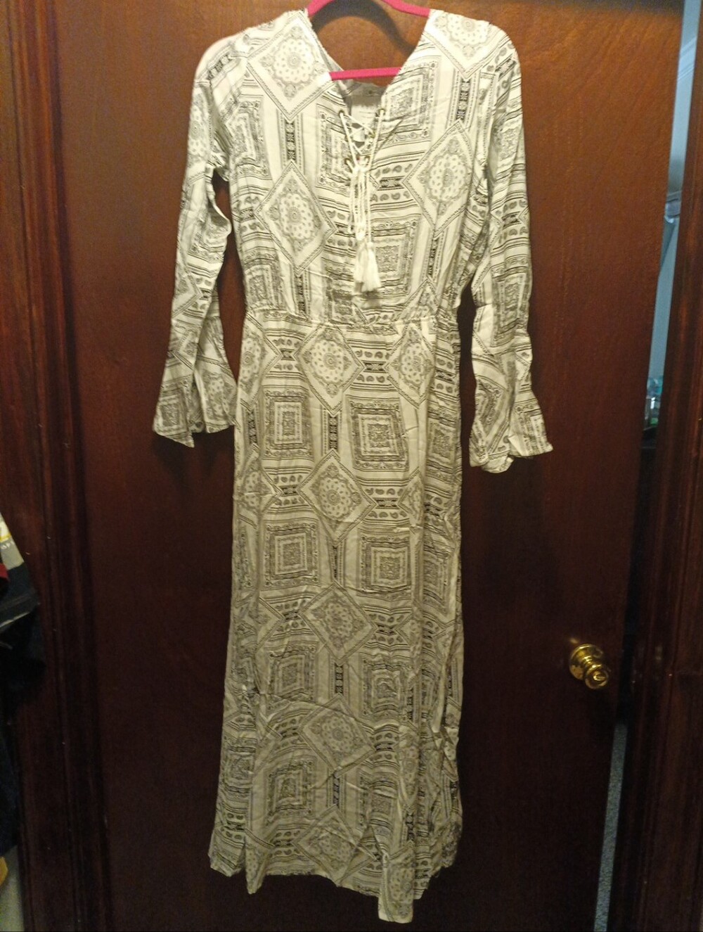 Hayden LA NWT Newspaper Paisley Print Maxi Dress Flutter Cuffed Sleeve Size Med